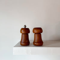 salt shaker and pepper grinder set